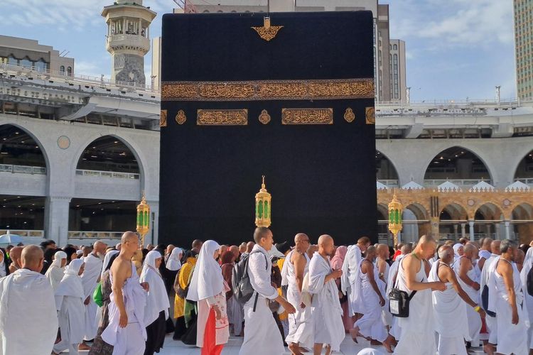 travel umroh ustadz adi hidayat di Dumai, Riau